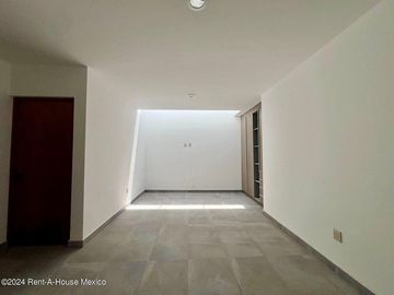 Se vende Residencia con Sótano, Jardín y Roof Garden en Valle Tinto IO6