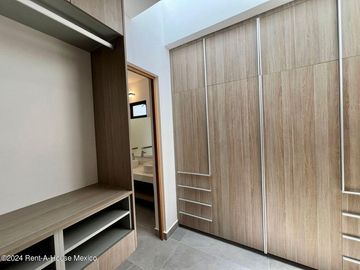 Se vende Residencia con Sótano, Jardín y Roof Garden en Valle Tinto IO6