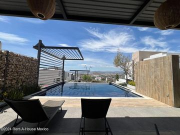 Se vende Residencia con Sótano, Jardín y Roof Garden en Valle Tinto IO6