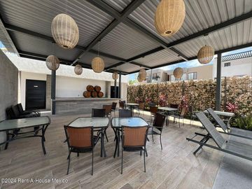 Se vende Residencia con Sótano, Jardín y Roof Garden en Valle Tinto IO6