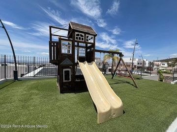 Se vende Residencia con Sótano, Jardín y Roof Garden en Valle Tinto IO6
