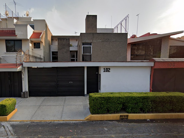 EXCELENTE OPORTUNIDAD CASA EN PASEO DEL BOSQUE