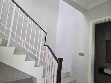 Di Sewakan Rumah 2 Lantai Cluster Jasmia Summarecon Crown Gading Bekasi