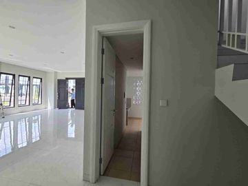 Di Sewakan Rumah 2 Lantai Cluster Jasmia Summarecon Crown Gading Bekasi