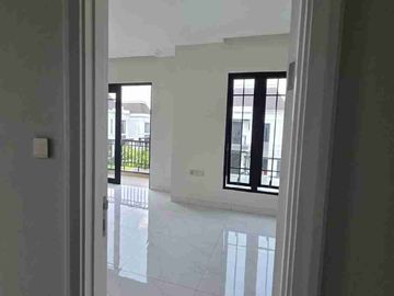 Di Sewakan Rumah 2 Lantai Cluster Jasmia Summarecon Crown Gading Bekasi