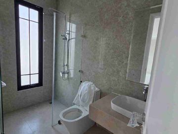 Di Sewakan Rumah 2 Lantai Cluster Jasmia Summarecon Crown Gading Bekasi
