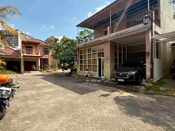 RUMAH MEWAH 2 LANTAI FULL FURNISHED DALAM PERUMAHAN ELITE PINGGIR JALAN RAYA PALAGAN KM 7 NGAGLIK SLEMAN