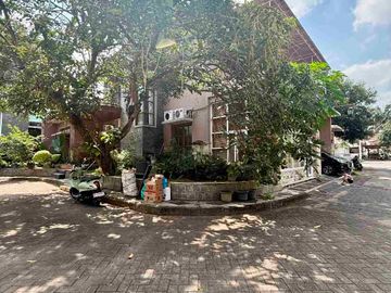 RUMAH MEWAH 2 LANTAI FULL FURNISHED DALAM PERUMAHAN ELITE PINGGIR JALAN RAYA PALAGAN KM 7 NGAGLIK SLEMAN