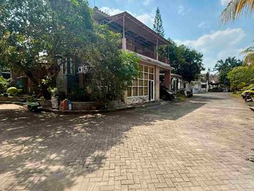 RUMAH MEWAH 2 LANTAI FULL FURNISHED DALAM PERUMAHAN ELITE PINGGIR JALAN RAYA PALAGAN KM 7 NGAGLIK SLEMAN