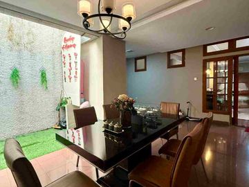 RUMAH MEWAH 2 LANTAI FULL FURNISHED DALAM PERUMAHAN ELITE PINGGIR JALAN RAYA PALAGAN KM 7 NGAGLIK SLEMAN