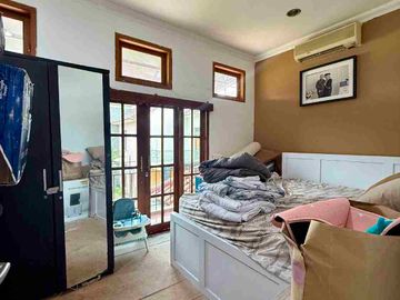 RUMAH MEWAH 2 LANTAI FULL FURNISHED DALAM PERUMAHAN ELITE PINGGIR JALAN RAYA PALAGAN KM 7 NGAGLIK SLEMAN