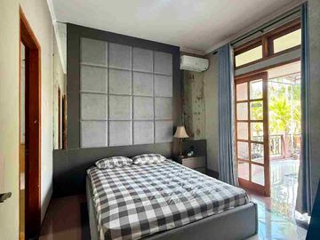 RUMAH MEWAH 2 LANTAI FULL FURNISHED DALAM PERUMAHAN ELITE PINGGIR JALAN RAYA PALAGAN KM 7 NGAGLIK SLEMAN