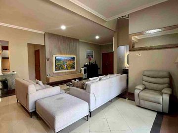 RUMAH MEWAH 2 LANTAI FULL FURNISHED DALAM PERUMAHAN ELITE PINGGIR JALAN RAYA PALAGAN KM 7 NGAGLIK SLEMAN