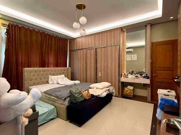 RUMAH MEWAH 2 LANTAI FULL FURNISHED DALAM PERUMAHAN ELITE PINGGIR JALAN RAYA PALAGAN KM 7 NGAGLIK SLEMAN