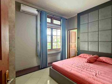 RUMAH MEWAH 2 LANTAI FULL FURNISHED DALAM PERUMAHAN ELITE PINGGIR JALAN RAYA PALAGAN KM 7 NGAGLIK SLEMAN