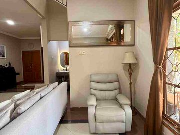 RUMAH MEWAH 2 LANTAI FULL FURNISHED DALAM PERUMAHAN ELITE PINGGIR JALAN RAYA PALAGAN KM 7 NGAGLIK SLEMAN