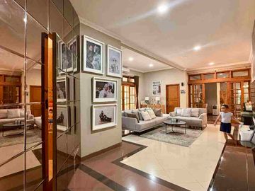 RUMAH MEWAH 2 LANTAI FULL FURNISHED DALAM PERUMAHAN ELITE PINGGIR JALAN RAYA PALAGAN KM 7 NGAGLIK SLEMAN