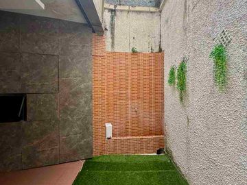 RUMAH MEWAH 2 LANTAI FULL FURNISHED DALAM PERUMAHAN ELITE PINGGIR JALAN RAYA PALAGAN KM 7 NGAGLIK SLEMAN