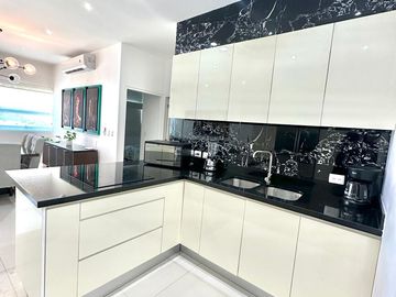 Departamento Amueblado en Venta en Torre EME, en el Malecón de Mazatlán