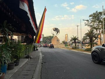 Disewakan ruko di pinggir jalan utama samping raja cafe Galaxy Bekasi
