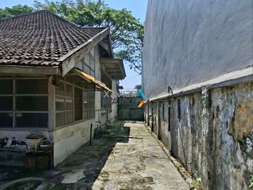 DIJUAL RUMAH VINTAGE HITUNG TANAH COCOK UNTUK GUEST HOUSE, CAFE, PERKANTORAN DI POROS JL. KERTANEGARA MALANG