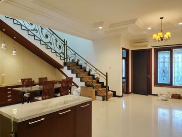 Dijual Rumah Semi Furnish Jemursari Regency REV.A913
