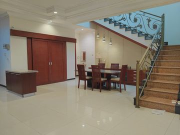 Dijual Rumah Semi Furnish Jemursari Regency REV.A913