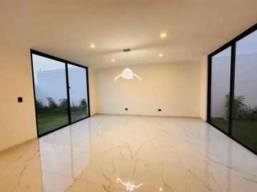 RESIDENCIA NUEVA EN VENTA | TRIPLE ALTURA Y ROOF GARDEN EN METEPEC