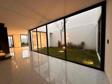 RESIDENCIA NUEVA EN VENTA | TRIPLE ALTURA Y ROOF GARDEN EN METEPEC