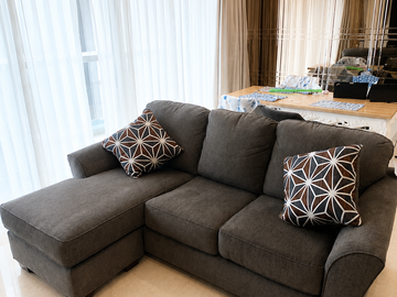For Rent. Anandamaya Apartment 2Br High Floor. Near MRT Station