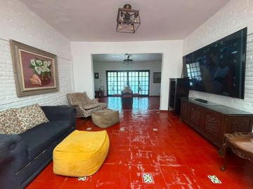 Casa con paneles solares, bungalow y Casa Club en Morelos