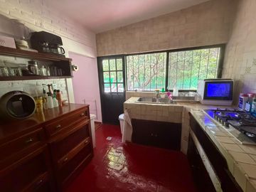 Casa con paneles solares, bungalow y Casa Club en Morelos
