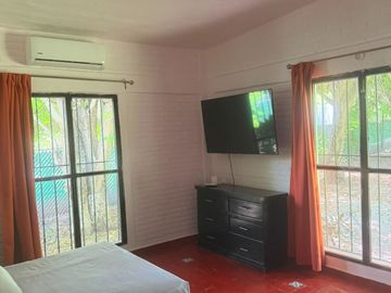 Casa con paneles solares, bungalow y Casa Club en Morelos