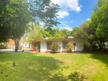 Casa con paneles solares, bungalow y Casa Club en Morelos