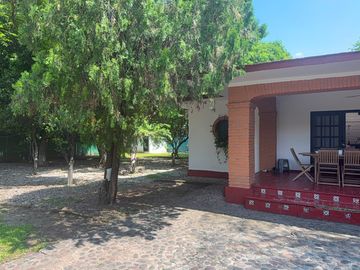 Casa con paneles solares, bungalow y Casa Club en Morelos