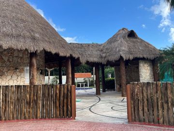 Terreno residencial en Playa Magna, casa club, alberca, áreas recreativas, en venta
