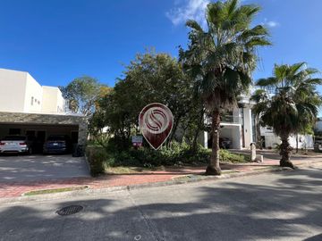 Terreno residencial en Playa Magna, casa club, alberca, áreas recreativas, en venta