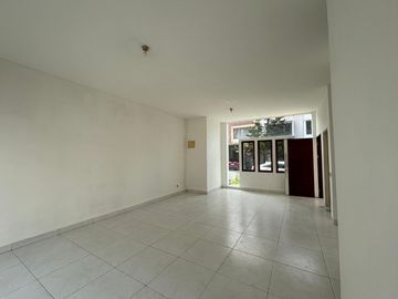 Rumah Ideal 2 Lantai untuk Keluarga di Cluster Alamanda, Jakarta Garden City, Jakarta Timur, 015