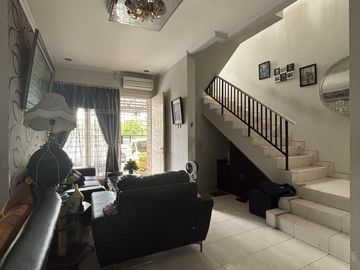 TURUN HARGA! Dijual Rumah Bagus 2 Lantai SHM Full Furnish di Kota Harapan Indah Bekasi
