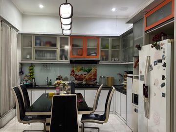 TURUN HARGA! Dijual Rumah Bagus 2 Lantai SHM Full Furnish di Kota Harapan Indah Bekasi