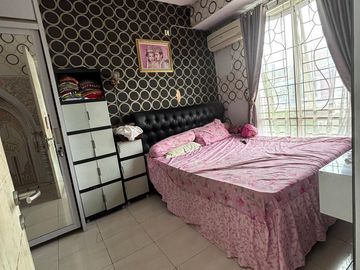 TURUN HARGA! Dijual Rumah Bagus 2 Lantai SHM Full Furnish di Kota Harapan Indah Bekasi