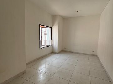 Rumah Ideal 2 Lantai untuk Keluarga di Cluster Alamanda, Jakarta Garden City, Jakarta Timur, 015