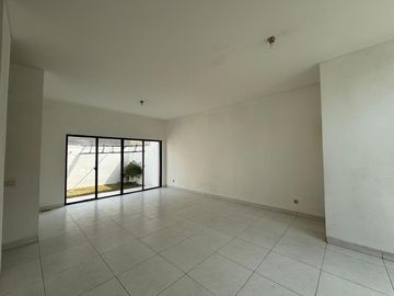 Rumah Ideal 2 Lantai untuk Keluarga di Cluster Alamanda, Jakarta Garden City, Jakarta Timur, 015