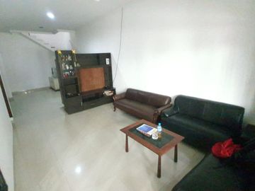 DISEWAKAN! RUMAH Cantik + Siap Huni di Harapan Indah 1 Bekasi