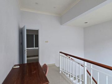 Rumah Mewah Minimalis di Cluster Elite Lorin Residence, Jl. Adi Sucipto, Colomadu