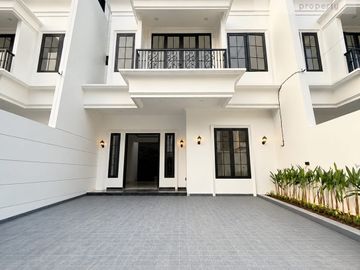 Jual Rumah Cantik Design American Classic Di Pondok Bambu Jakarta Timur