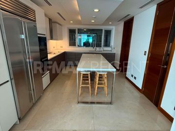 Condominium for Rent in Two Roxas Triangle, Makati City