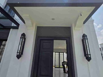 Disewakan Rumah 2 Lantai 4+1 KT di Cluster Jasmia Summarecon Crown Gading
