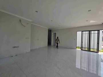 Disewakan Rumah 2 Lantai 4+1 KT di Cluster Jasmia Summarecon Crown Gading