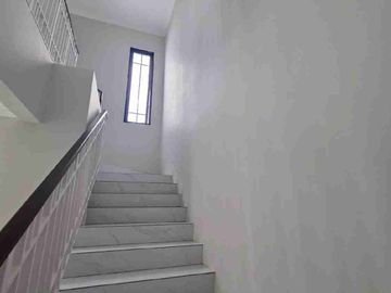 Disewakan Rumah 2 Lantai 4+1 KT di Cluster Jasmia Summarecon Crown Gading